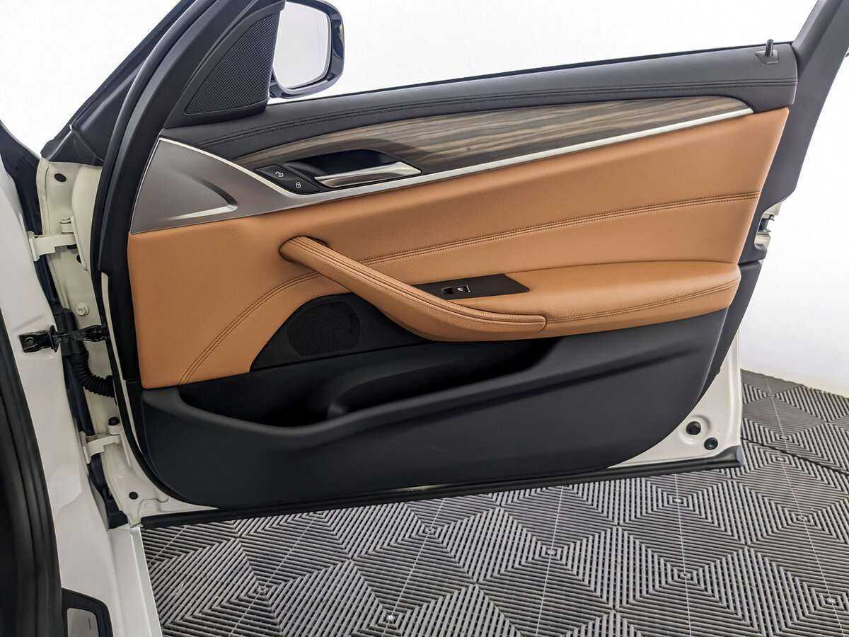 Купить BMW 5 серии, 2017, 72 392 км.. Фото: #18