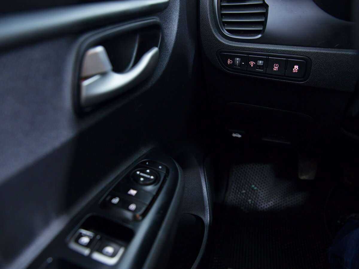 Купить Kia Rio, 2017, 126 650 км.. Фото: #15