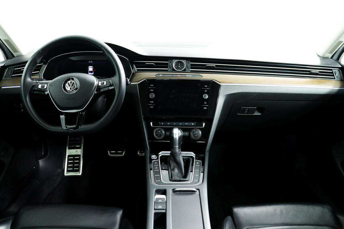 Купить Volkswagen Passat, 2018, 51 460 км.. Фото: #9