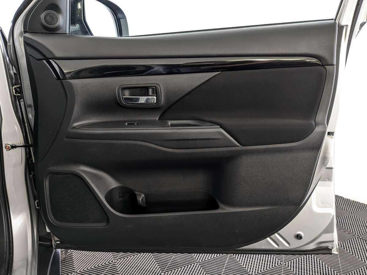 Купить Митсубиши Оутлэндер, 2020, 106 268 км.. Фото: #21