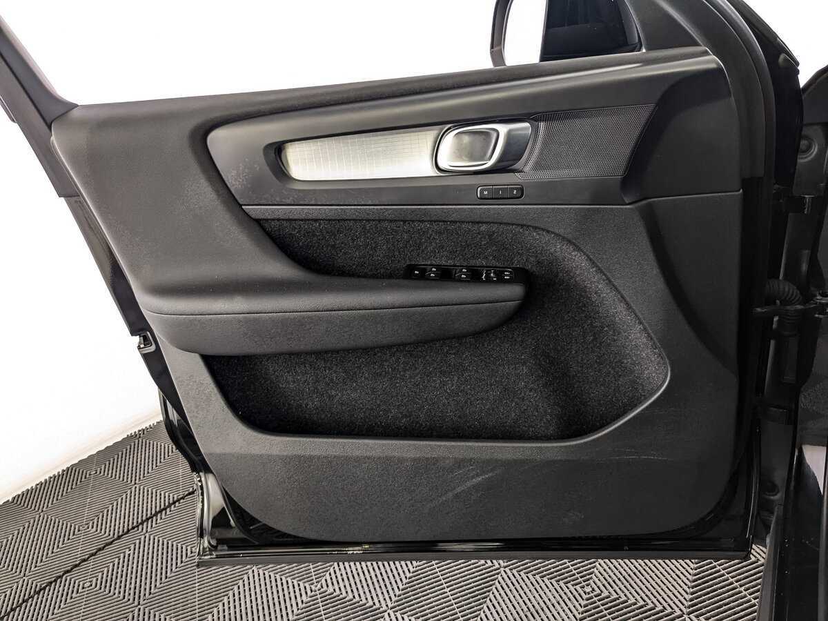 Купить Volvo XC40, 2021, 66 788 км.. Фото: #18