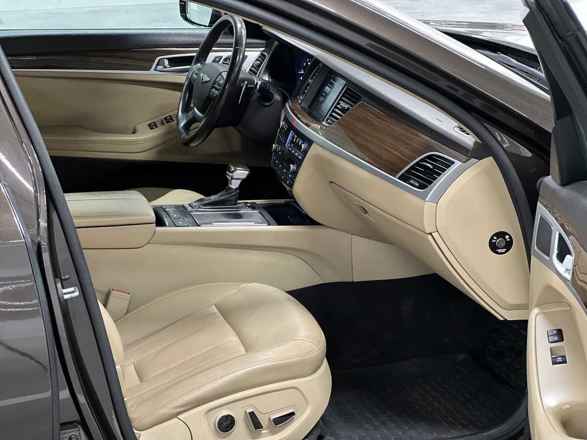 Купить Hyundai Genesis, 2014, 256 260 км.. Фото: #10