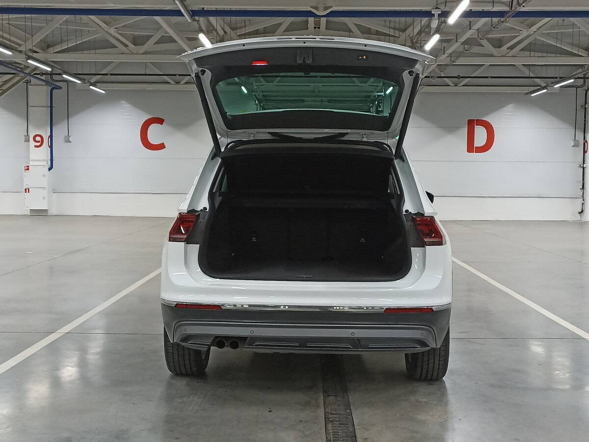 Купить Volkswagen Tiguan, 2018, 160 240 км.. Фото: #9