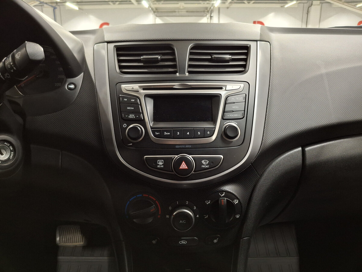 Купить Hyundai Solaris, 2015, 98 403 км.. Фото: #14